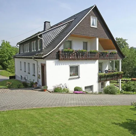 Charming In Sellinghausen Sauerland Near Ski Area דירה שמאלנברג